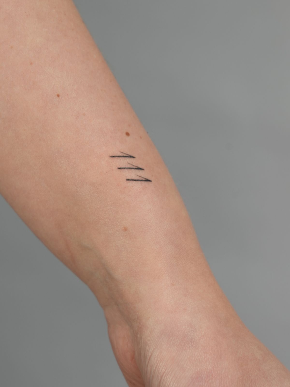 Kleines Fineline Tattoo Kassel