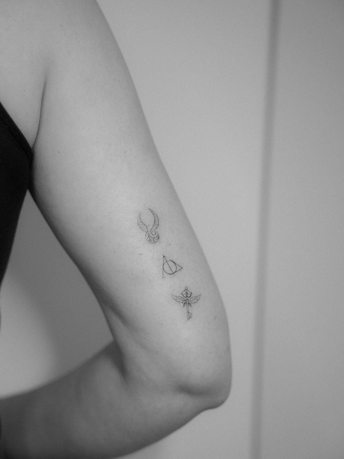 Filigranes Fineline Tattoo im Titan Tattoo Store Kassel